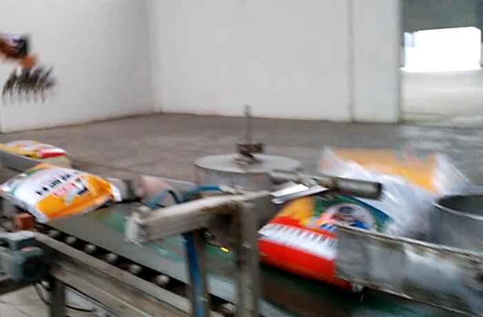 機(jī)械手碼垛機(jī)工作實(shí)例 機(jī)械手碼垛機(jī)工作實(shí)例